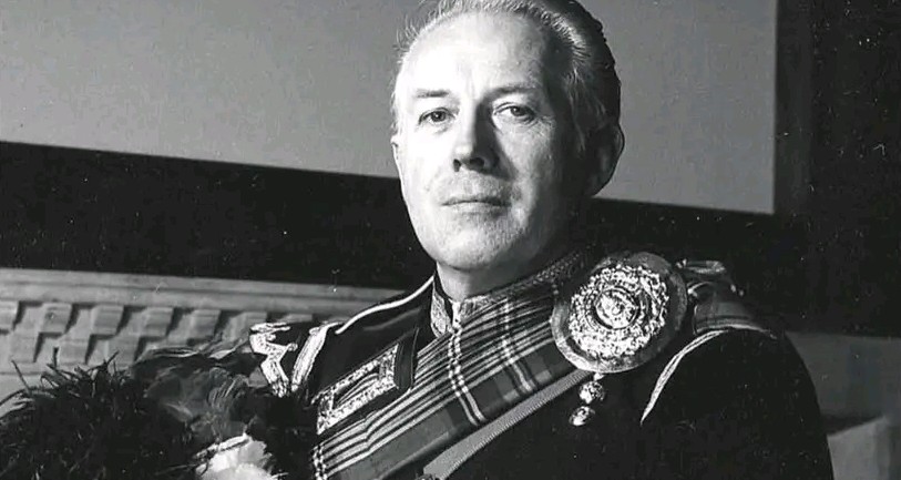In Loving Memory of PM Ian McLellan: Bearsden Pipe Band Icon Passes at 88